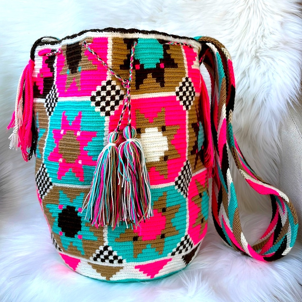 Columbian Wayuu handmade crossbody bucket bag NWOT